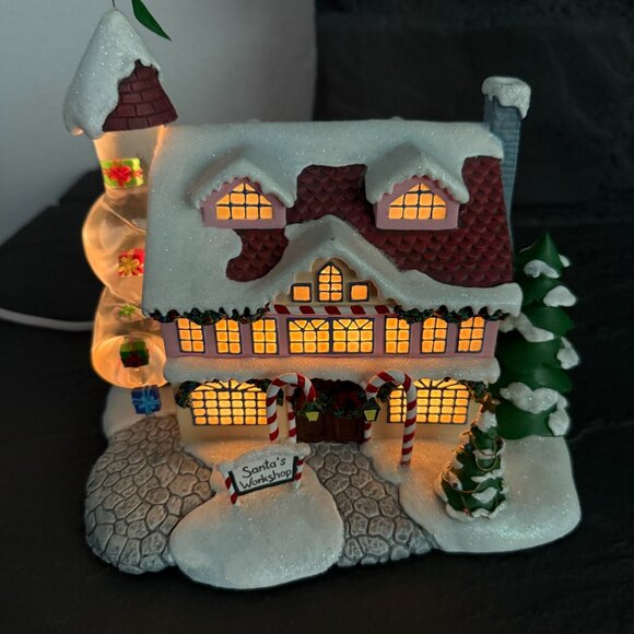 Hawthorne Village - "Santa’s Toy Workshop" Piece - Picture 2 of 10